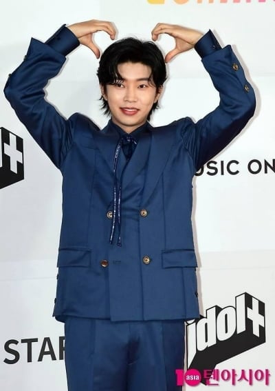 임영웅, 탈색 후 아이돌 비주얼 뽐내더니…같이 야장 가고 싶은 남자 트로트 가수 1위 [TEN차트]