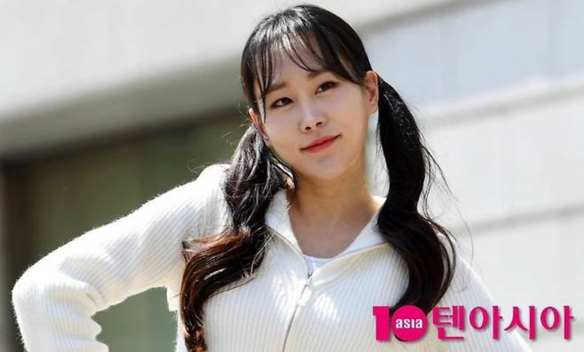 김의영이 취재진 앞에서 포즈를 취하고 있다. / 사진=텐아시아 DB