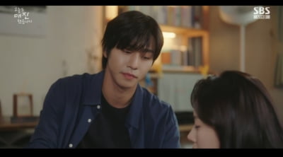 안효섭, 채원빈 공주님 안기하더니…츤데레 매력 폭발했다 ('매진했습니다')