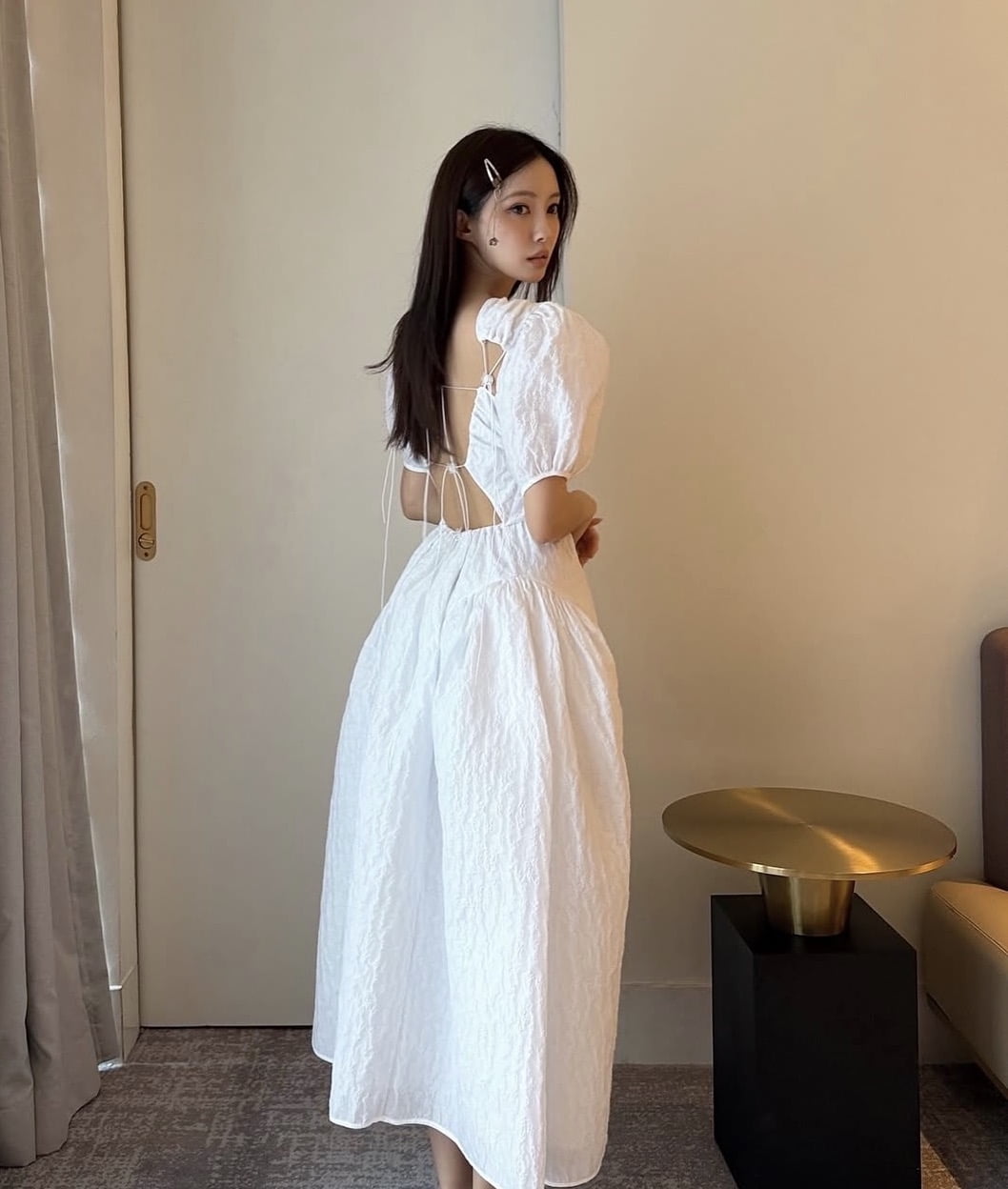 '금융맨♥' 효민, 과감한 등 노출 드레스로 뽐낸 명품 뒤태…"완전 공주님 비주얼"