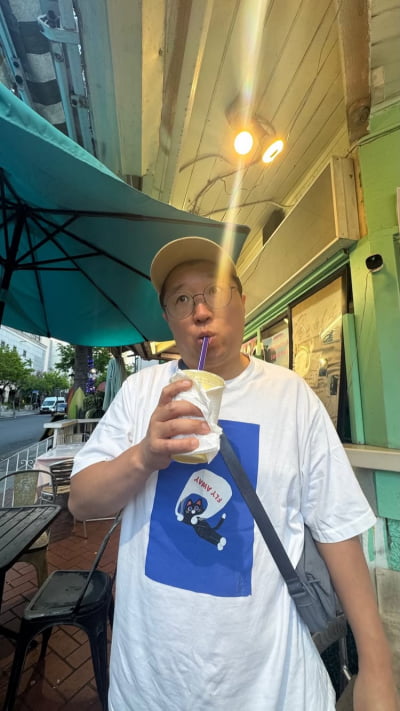 Comedian Jung Hyung-don Visits Family in Hawaii Amid Wife's Plans to Return to Seoul