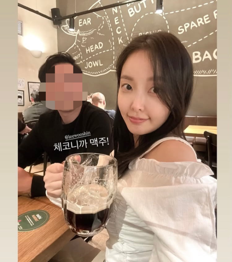 ‘고려대 연구교수’ 17기 영숙, 한국 떠났다…결혼 후 밝은 얼굴