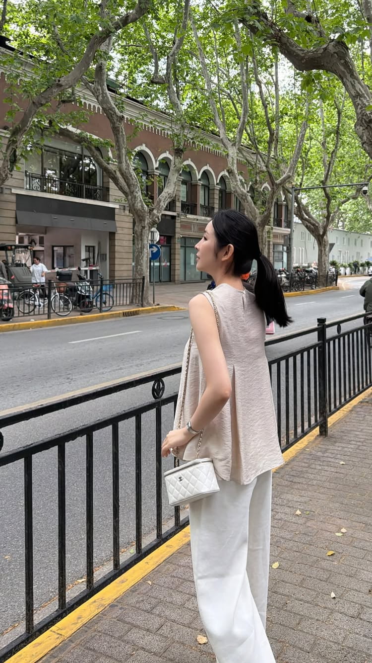 ‘16살 연상과 임신’ 박지현, 중국에 계속 있네…옷 사업도 해외에서