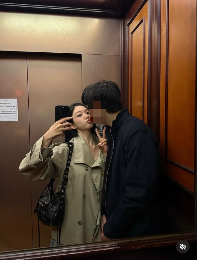 ‘솔로지옥3’ 윤하정, 예비남편과 엘베 뽀뽀…10월의 신부 신났네
