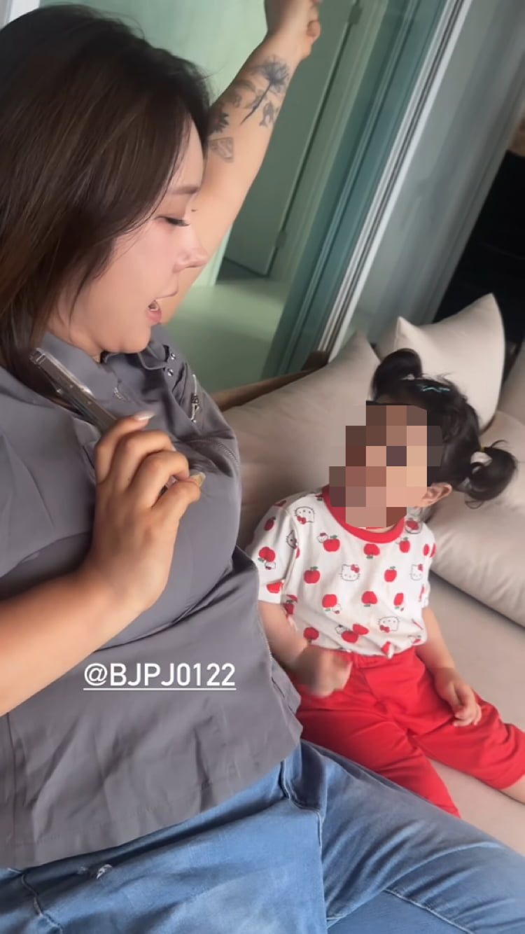 ‘32kg 감량’ 트랜스젠더 풍자, 육아 잘하네…랄랄 딸과 에너제틱하게