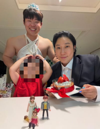 ‘10살 연하’ 김영희 남편, 뭘 입은거야…우람한 어깨에 귀여운 척