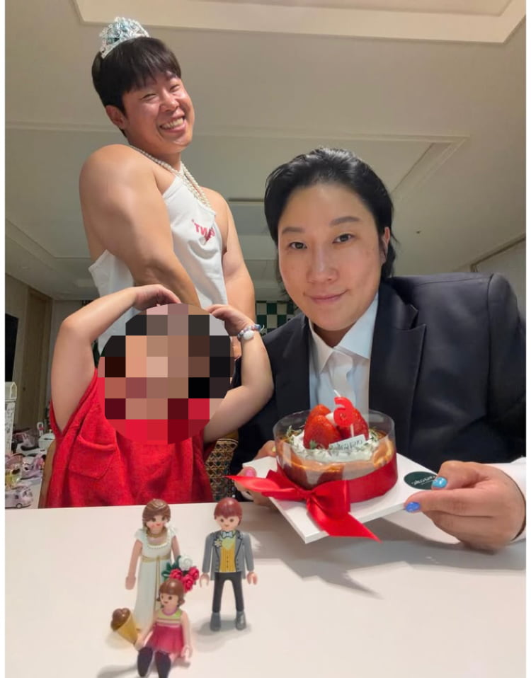 ‘10살 연하’ 김영희 남편, 뭘 입은거야…우람한 어깨에 귀여운 척