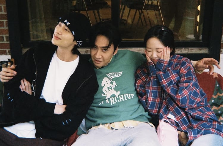 유재석만 제외됐다…지예은, MZ 변우석과 볼가리고 인증샷