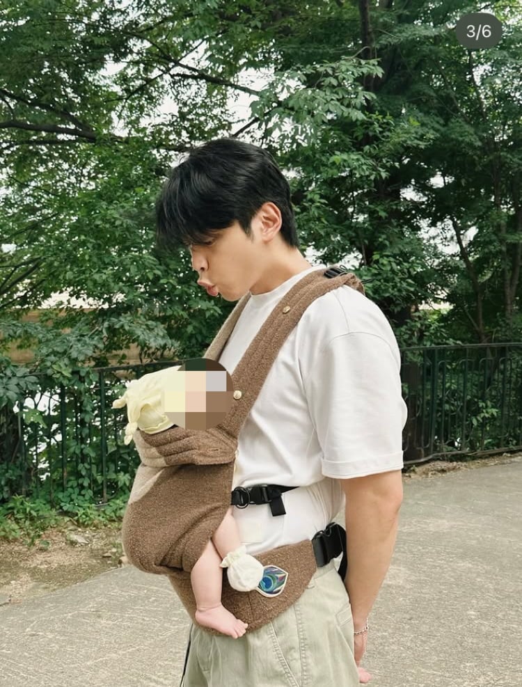 ‘2022년 결혼’ 핱시 김도균, 어엿한 아빠…아기띠 하고 딸바보 인증