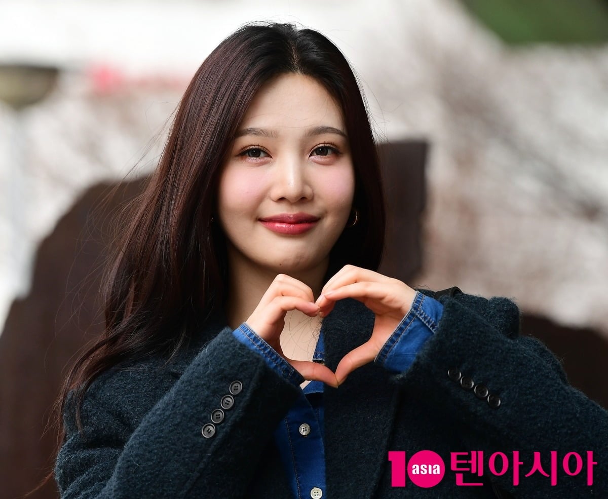 그룹 레드벨벳의 멤버 조이가 취재진 앞에서 포즈를 취하고 있다. / 사진=텐아시아DB