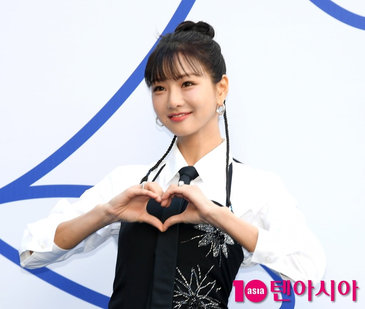 배우 이세희가 취재진 앞에서 포즈를 취하고 있다. / 사진=텐아시아DB