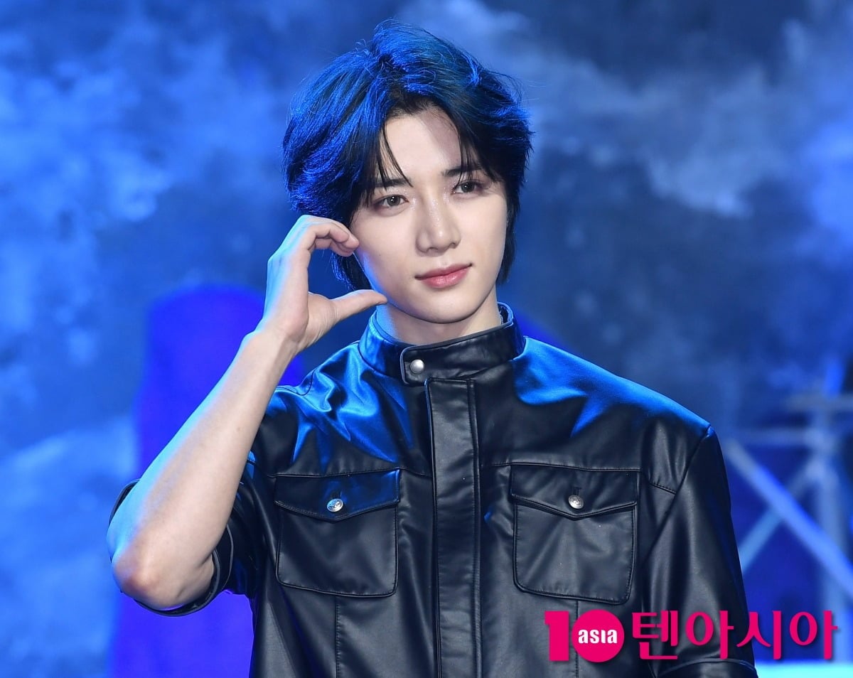 그룹 투모로우바이투게더(TXT)의 멤버 범규가 포즈를 취하고 있다. / 사진=텐아시아DB