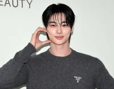 변우석, 제대로 사고쳤다…유재석 손 잡고 넷플릭스 진출하더니 이틀 만에 '1위 등극' ('유재석캠프')