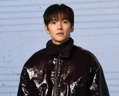 [공식] 지창욱, 장원영과 데뷔 첫 'AAA 2026' MC 발탁
