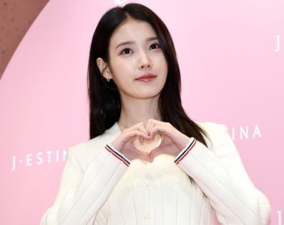 [공식] '이종석♥' 아이유, 공개 열애 4년 차에 기쁜 소식 알렸다…1억원 기부 '선한 영향력' 실천