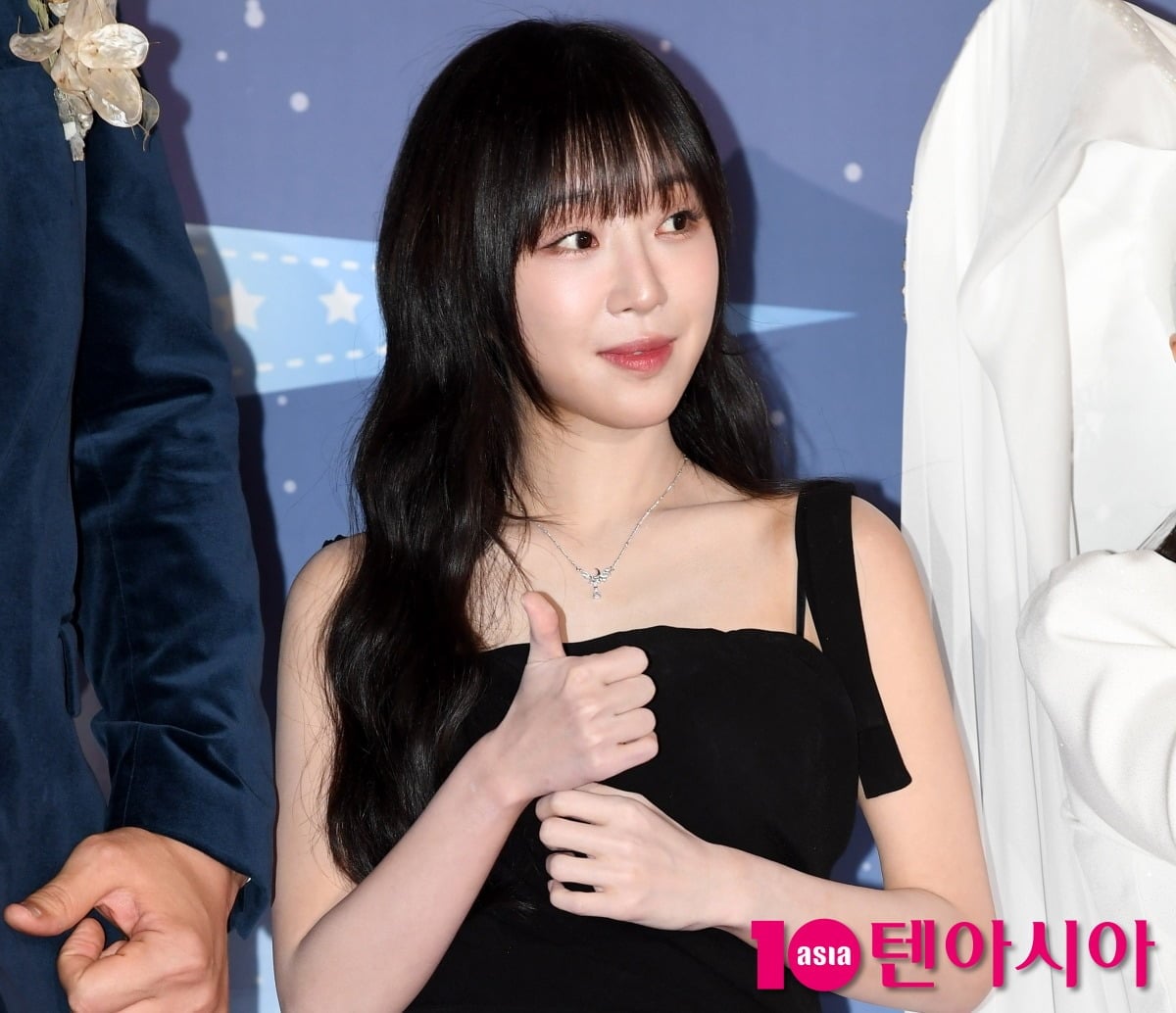 유튜버 쯔양이 취재진 앞에서 포즈를 취하고 있다. / 사진=텐아시아DB
