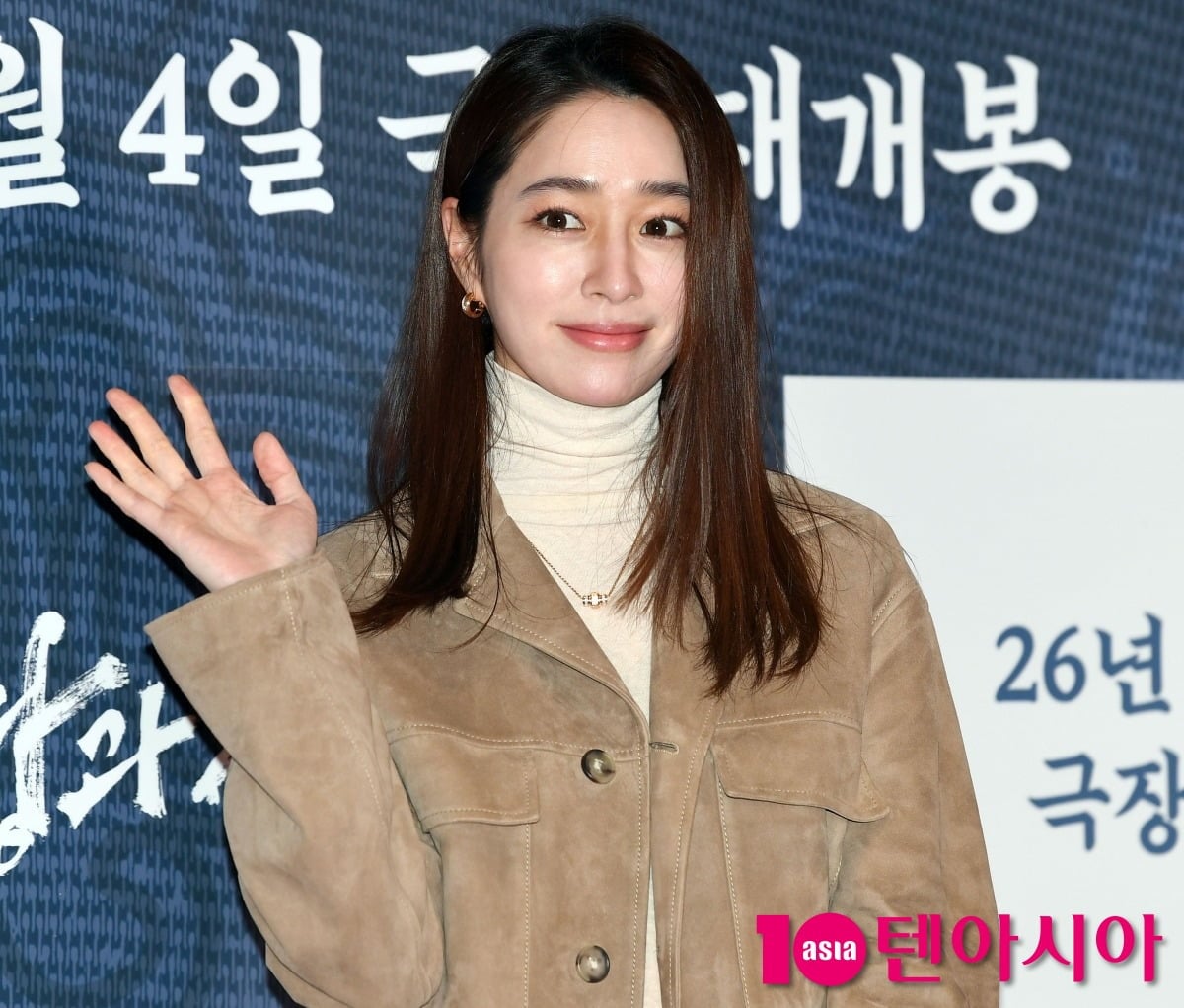 배우 이민정이 취재진 앞에서 포즈를 취하고 있다. / 사진=텐아시아DB