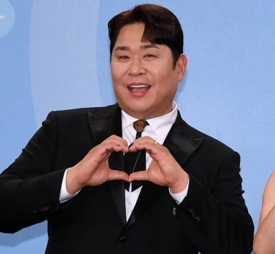 '치어리더♥' 문세윤, 결혼 18년 차에 깜짝 소식 알렸다…유명 가수와 합동 무대 공개 ('한블리')