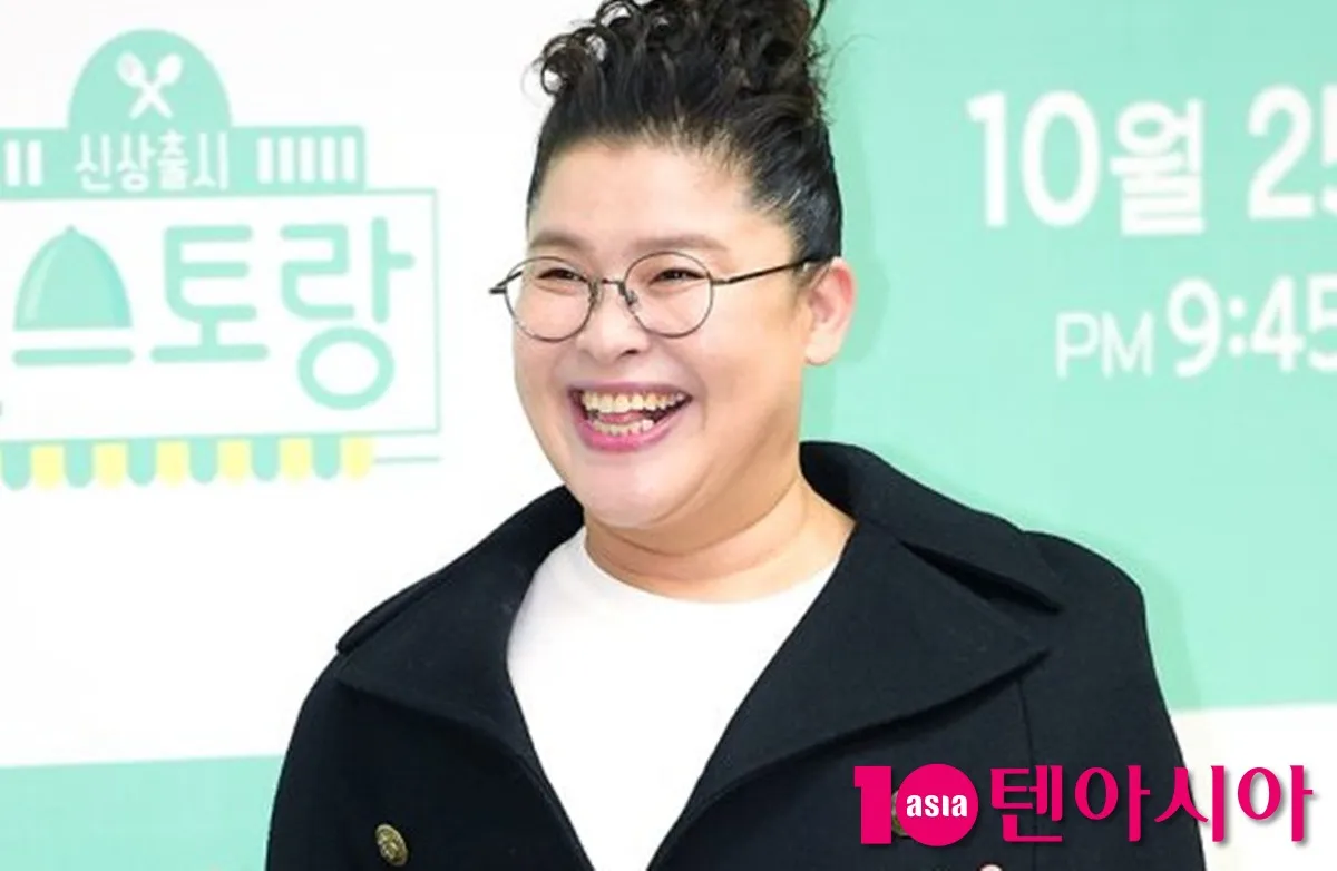 이영자가 포즈를 취하고 있다. / 사진=텐아시아DB