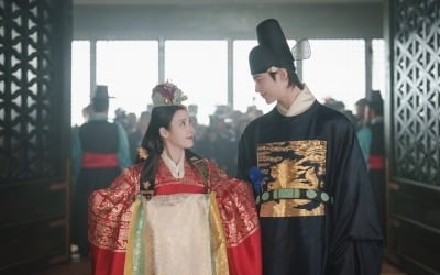 IU and Byeon Woo-seok's Grand Wedding Unveils New Romantic Chapter in '21st Century Grand Lady'