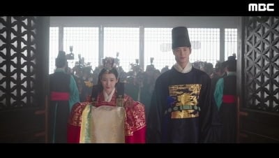 부부 된 아이유♥변우석, 위기 맞았다…시청률 하락→금요일 전체 방송 1위 ('대군부인')[종합]