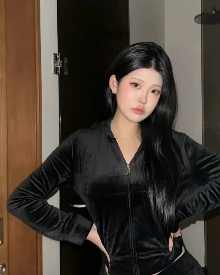 '소라와 진경' 홍진경이 파리행을 앞두고 딸 라엘에게 영어 과외 SOS를 보낸다./사진=SNS 갈무리

