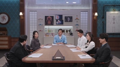 SBS 유명 예능 녹화 도중 정체불명 택배 도착…의문의 사태에 출연진 전원 당황 ('세개의')