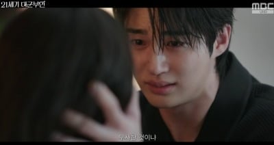 변우석, 약물중독 아이유 끌어 안고 오열 "잃는 줄 알았어" ('21세기대군부인')