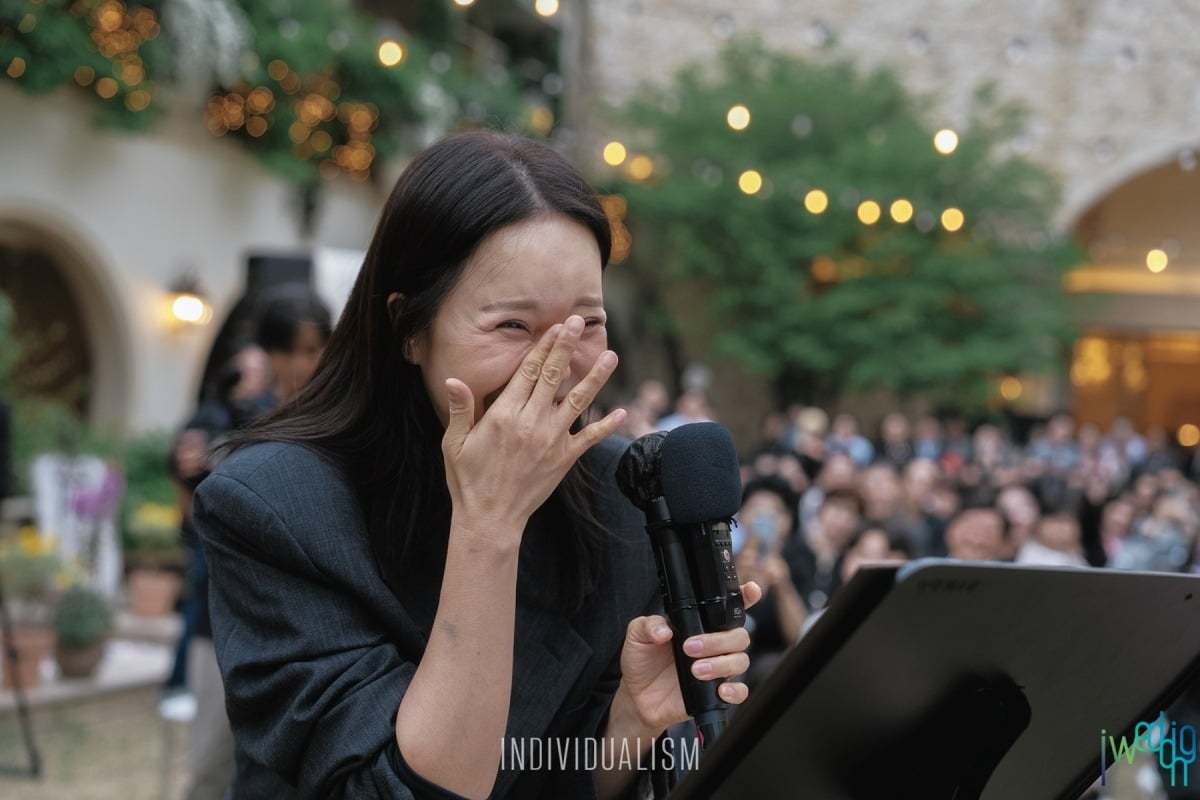 신지, 문원이 결혼식 축가를 부른 가수 백지영./사진제공=아이웨딩