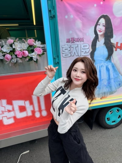 '상금 1억 기부' 홍지윤, 포동해진 귀여운 볼살…'트롯 바비' 아찔한 비주얼