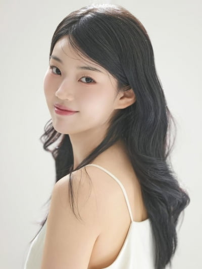 '찬송가' 순자, 새신부 되더니 미모 더 물올랐네…예비 신랑 찾더니 청순 미모 폭발