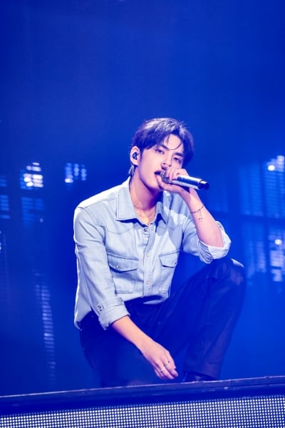 "도운아 불러라!" 데이식스 도운, 원필 솔로 콘서트 깜짝 지원사격
