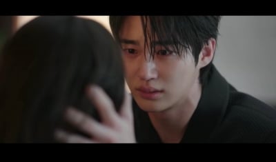 '100억 몸값' 변우석, ♥아이유 아닌 공승연과 '사약 케미' 자랑…애틋한 눈물 연기 ('대군부인')