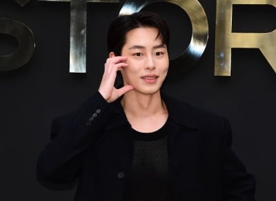 군 복무 중인 이재욱, 공식 석상에 깜짝 등장했다…'닥터 섬보이' 제발회에서 영상으로 인사