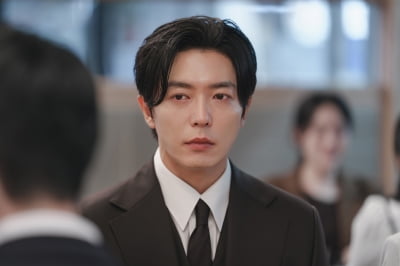 김재욱, 대체 신혜선과 무슨 사이길래…업계 동료라더니 숨 막히는 기싸움 ('은밀한')