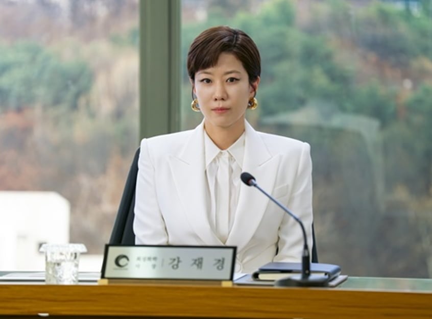 전혜진-진구, 최성그룹 후계자 타이틀 두고 격돌 / 사진 제공: SLL, 코퍼스코리아