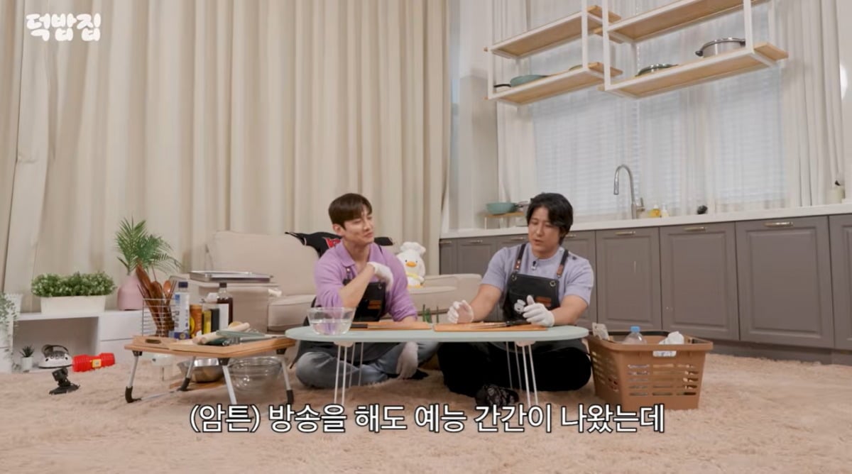 야구선수 은퇴 후 방송인으로 활동 중인 황재균이 방송인으로서 고민을 털어놓았다. / 사진='덕밥집' 영상 캡처