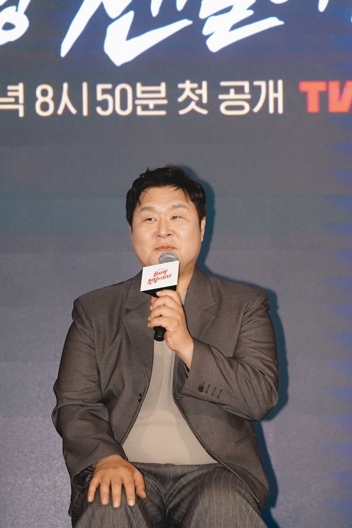 배우 윤경호가 대세 인기에 감사한 마음을 전했다./사진제공=티빙