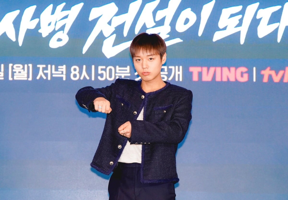 배우 박지훈이 '취사병 전설이 되다' 제작발표회 현장에서 포즈를 취하고 있다. / 사진제공=티빙