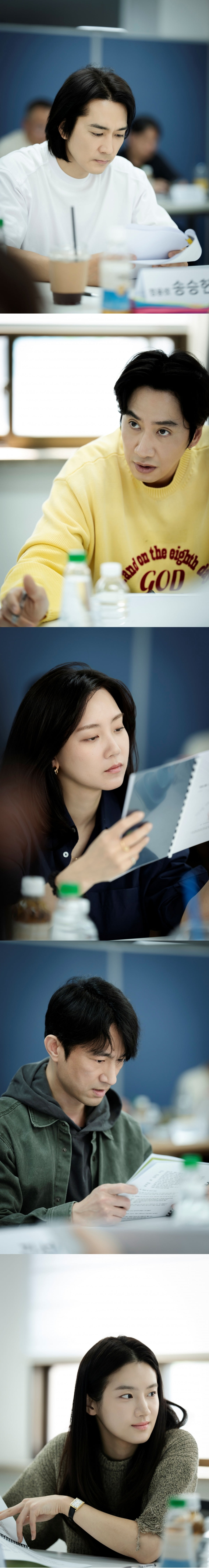 영화 '정원사들' 배우들 및 제작진이 대본 리딩을 했다. / 사진제공=CJ ENM, 하이브미디어코프