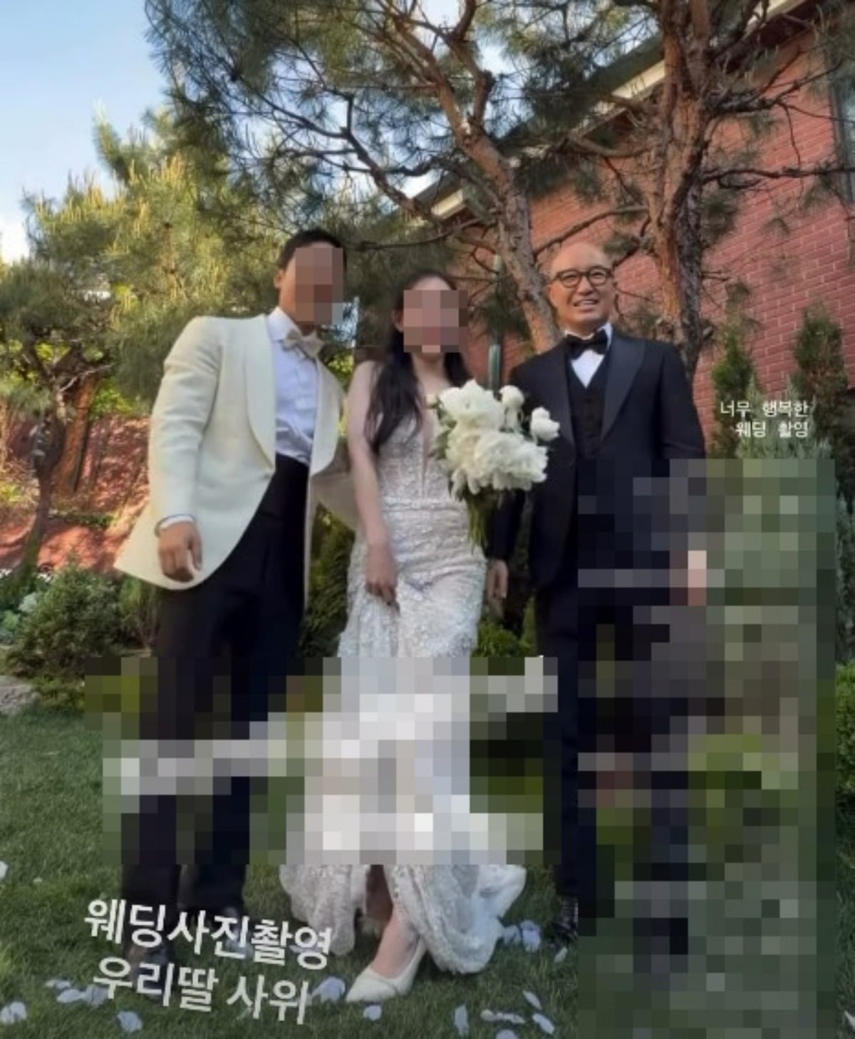 방송인 홍석천이 입양 딸 그리고 그의 남편과 함께 웨딩 촬영을 진행하고 있다. / 사진=홍석천 SNS