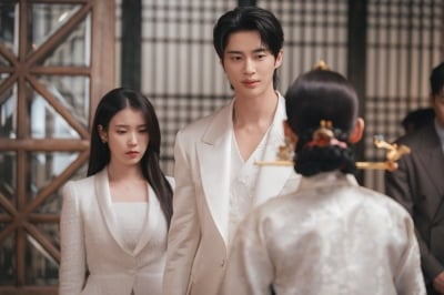 아이유♥변우석, 혼전 계약서 폭로 사태 터졌다…종영이 코앞인데 예상치 못한 위기 ('대군부인')