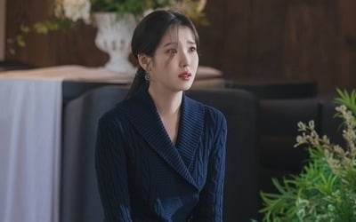 아이유, 결국 무릎 꿇었다…♥변우석 위해 자존심 버리고 눈물, 가족들도 '깜짝' ('대군부인')