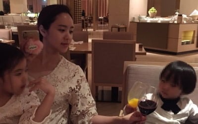 박지윤, '이혼 중' 최동석 없는 과거 사진 "커플룩 집착, 다시 보니 병적"