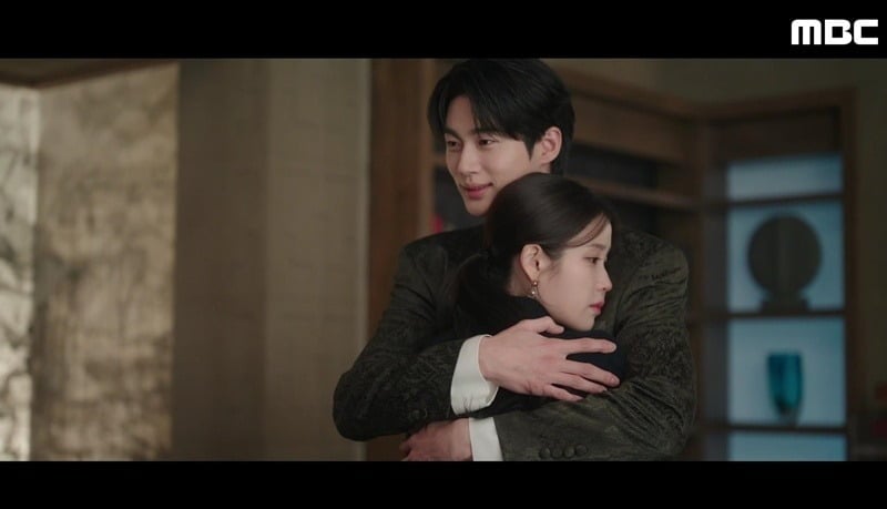 아이유와 변우석이 결혼 계약서 유출 후폭풍으로부터 서로를 지키고자 고군분투하고 있다./사진=MBC 방송 화면 캡처