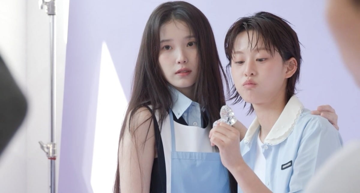 '전지적 참견 시점'에서 '21세기 대군부인'의 '도비서' 이연과 '성희주 대표' 아이유가 특급 케미를 선보인다./사진제공=MBC