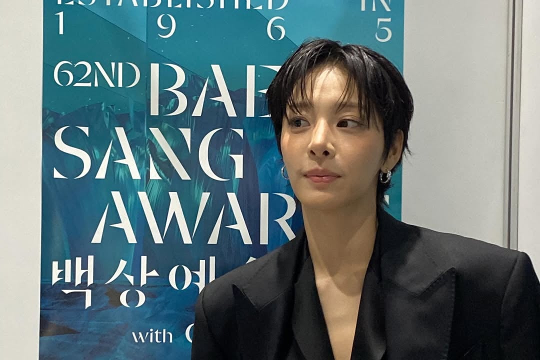 설인아, '여배우 틀' 완전히 깼다…드레스 벗어던지고 아이돌급 '잘생쁨' 자랑