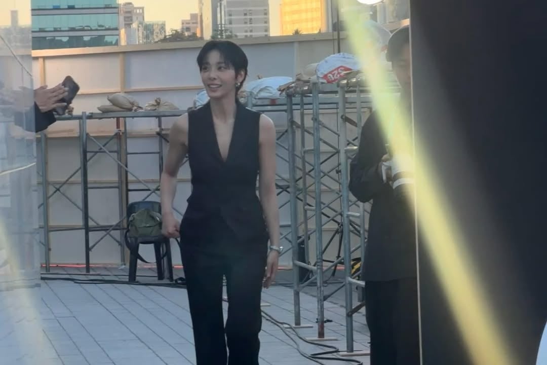 설인아, '여배우 틀' 완전히 깼다…드레스 벗어던지고 아이돌급 '잘생쁨' 자랑