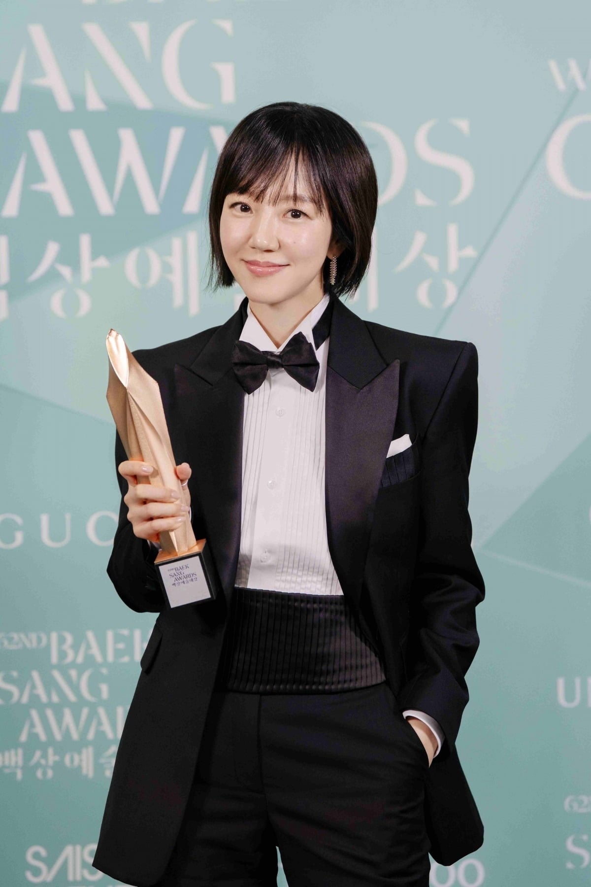 임수정이 백상예술대상 방송 부문 여자 조연상을 받은 영광을 안았다./사진제공=MYM엔터