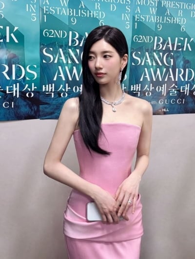 '138억 건물주' 수지, 윤아와 드레스 중복에도…아찔한 쇄골 노출로 '백상의아이콘' 위엄 뽐내